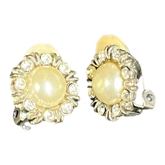 Vintage Earrings Clip On Nat Landau Hyman NLH Floral Silver Tone Earrings - Picture 1 of 6